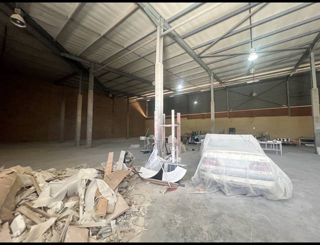 970M² WAREHOUSE TO LET IN KYA SANDS